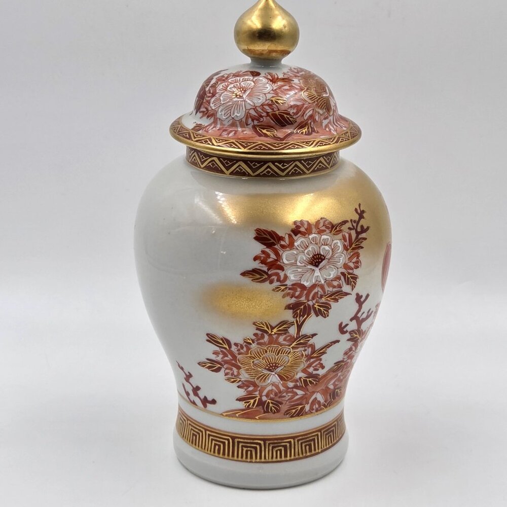Kutani Peacock & Peony Covered Vase From the Meiji Period - Picture 2 of 13